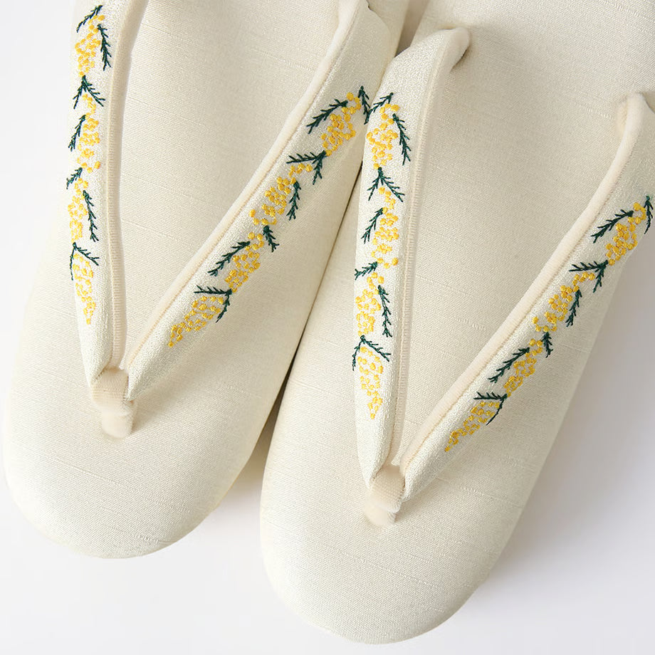 ミモザ刺繍草履(バニラホワイト)|岩佐
