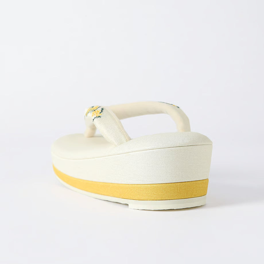 ミモザ刺繍草履（バニラホワイト）｜岩佐