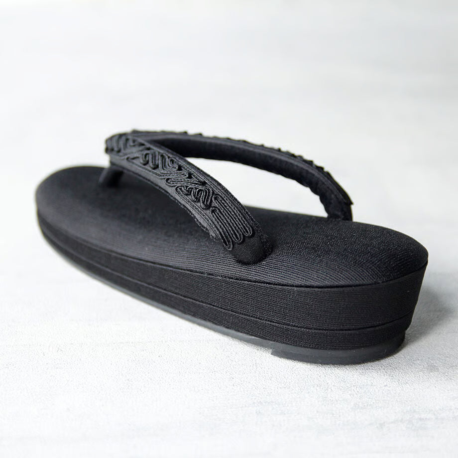 コード刺繍ぞうり｜岩佐