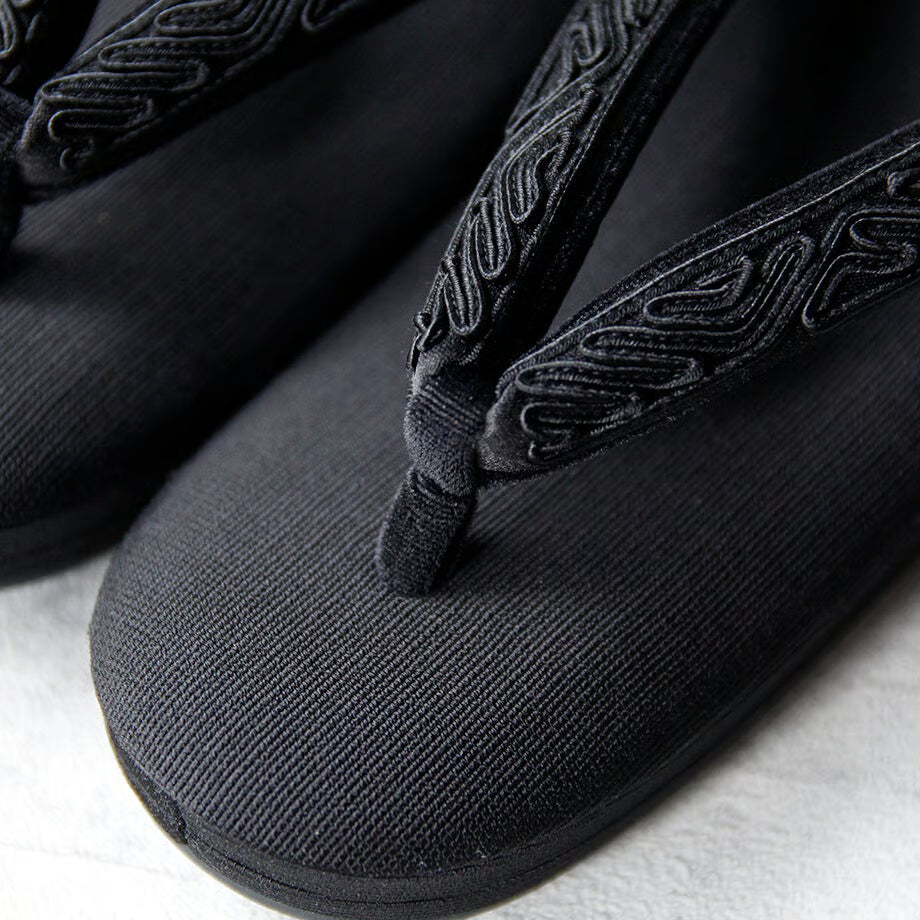 コード刺繍ぞうり｜岩佐