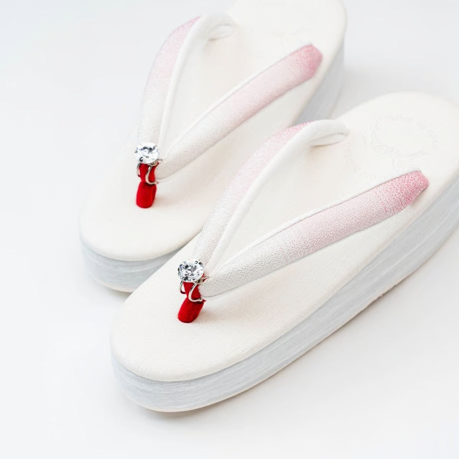 草履ピアス（クリスタル）とんがり型