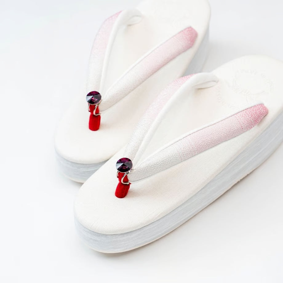 草履ピアス（クリスタル）とんがり型